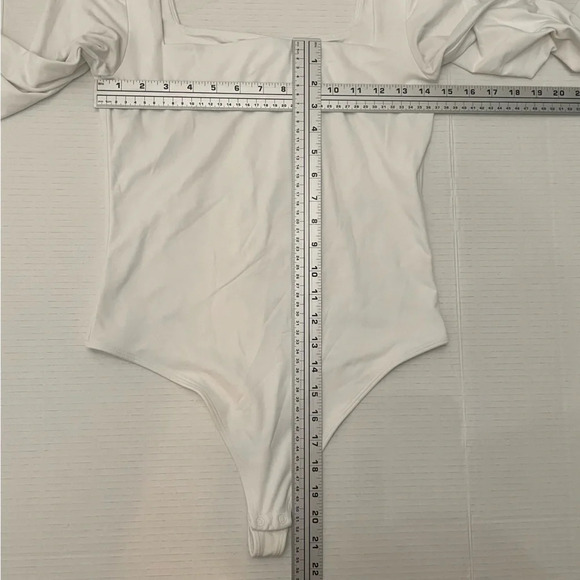 ⚪ Aritzia Babaton Women’s Contour Squareneck Longsleeve Bodysuit Size Large ⚪ - Picture 10 of 12